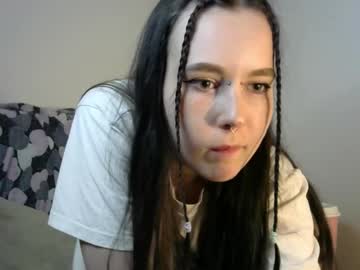 Almmilk Chaturbate stream image from August 15, 2025