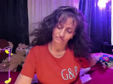 Pillymature Chaturbate stream image from August 15, 2025