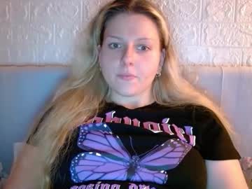 Britneyglow Chaturbate stream image from August 15, 2025