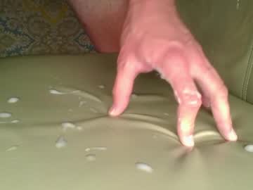 2loosenuts Chaturbate stream image from August 15, 2025