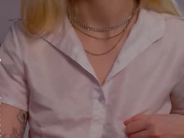 Saramist Chaturbate stream image from August 16, 2025