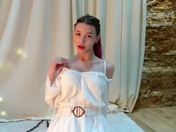 Shinechanel Chaturbate stream image from August 16, 2025