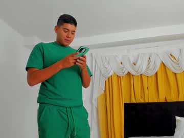 Lianthomson Chaturbate stream image from August 16, 2025