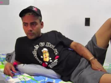 Andrwsmen Chaturbate stream image from August 16, 2025