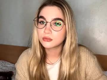 Roselleschwoerer Chaturbate stream image from August 16, 2025