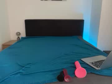 Paulyumxx Chaturbate stream image from August 16, 2025
