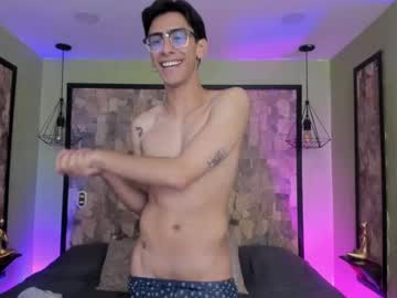 Uyukie Chaturbate stream image from August 16, 2025