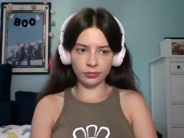 Laricenature Chaturbate stream image from August 16, 2025