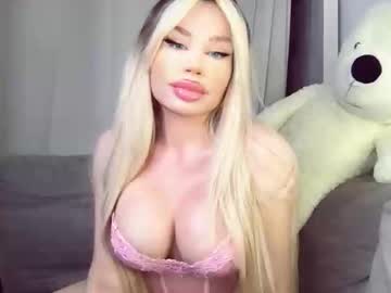 Yungbarbie Chaturbate stream image from August 16, 2025