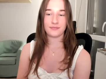 Oliviaaa2003 Chaturbate stream image from August 16, 2025