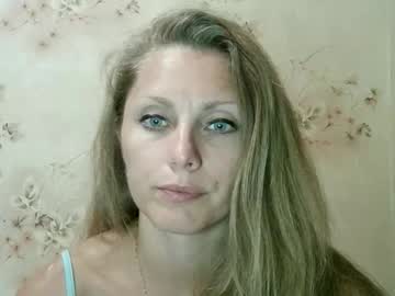 Roxyfox18x Chaturbate stream image from August 16, 2025