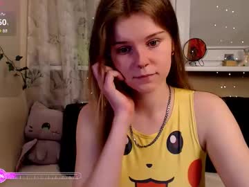 Komorebbi Chaturbate stream image from August 16, 2025
