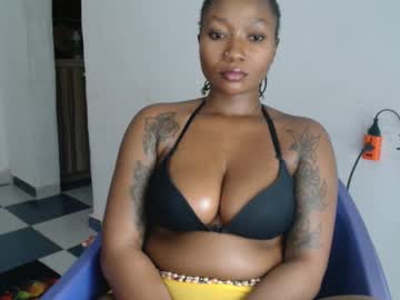 Juicyxpink Chaturbate stream image from August 17, 2025