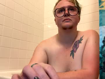 Queerlyjaz Chaturbate stream image from August 17, 2025