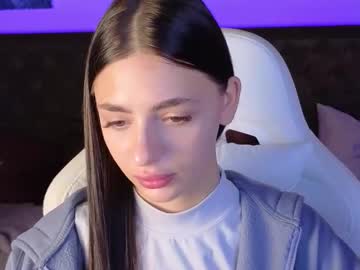 Emilybunnyy Chaturbate stream image from August 17, 2025