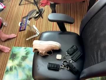 Flexiblemommy Chaturbate stream image from August 17, 2025