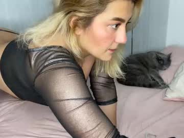 Sommerr111 Chaturbate stream image from August 17, 2025