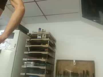 Corbeau242068 Chaturbate stream image from August 17, 2025