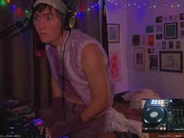 Fernydew Chaturbate stream image from August 17, 2025