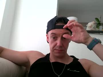 Ploki2000 Chaturbate stream image from August 17, 2025