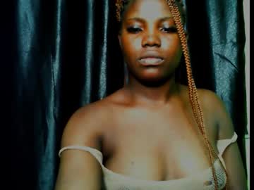Slimthick_Tinah1 Chaturbate stream image from August 17, 2025