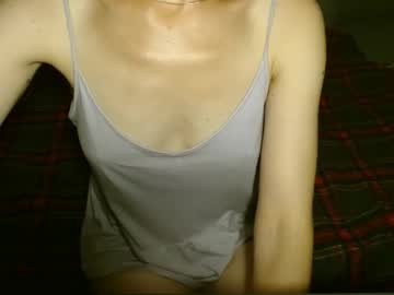 Queenoftenderness Chaturbate stream image from August 17, 2025