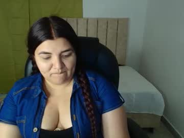 Redhotcurvy Chaturbate stream image from August 17, 2025