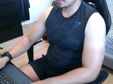 Charliekkw Chaturbate stream image from August 17, 2025