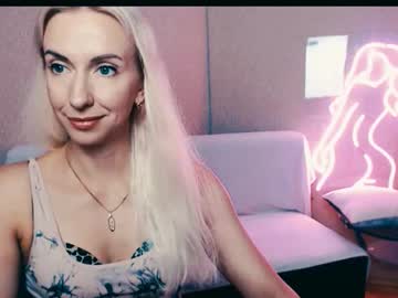 Cute_Smile_Shy stream image from August 17, 2025