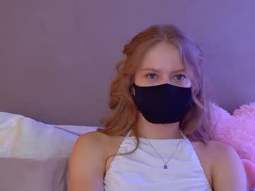 Selinswarovski Chaturbate stream image from August 17, 2025