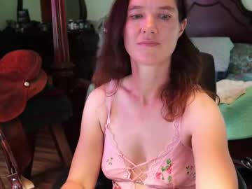 Thornbury_Rose Chaturbate stream image from August 17, 2025