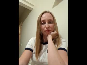 Alisiyaxlove Chaturbate stream image from August 17, 2025