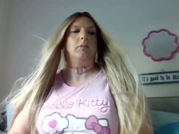 Blakelytgirl Chaturbate stream image from August 18, 2025
