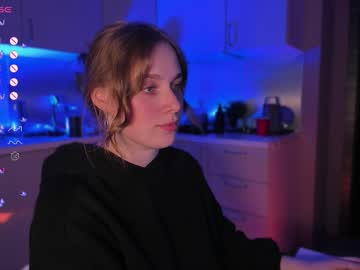 Chloegins Chaturbate stream image from August 18, 2025