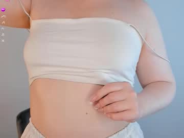 Luvblanche Chaturbate stream image from August 18, 2025