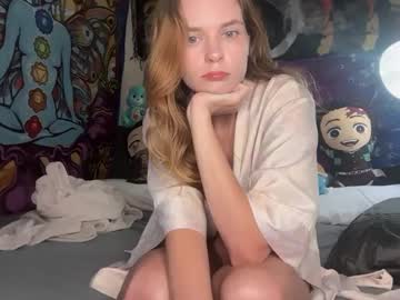 Ravebbyliv Chaturbate stream image from August 18, 2025