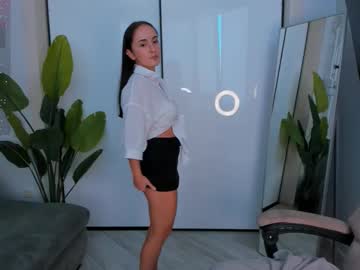 Jenifferscott Chaturbate stream image from August 18, 2025