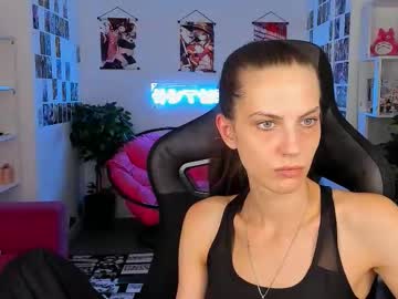 Emilywiled Chaturbate stream image from August 18, 2025