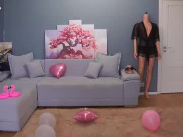 Kissiekat Chaturbate stream image from August 18, 2025