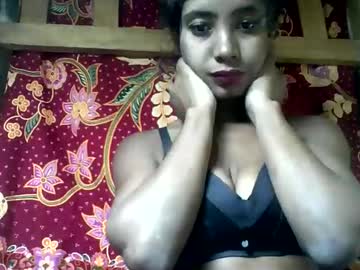 Anickas Chaturbate stream image from August 18, 2025