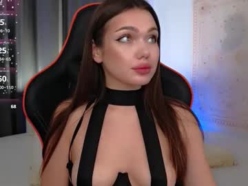 _Vickie Chaturbate stream image from August 18, 2025