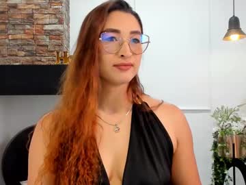 Lara_Martin Chaturbate stream image from August 18, 2025