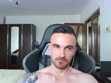 Mu5clemania Chaturbate stream image from August 18, 2025