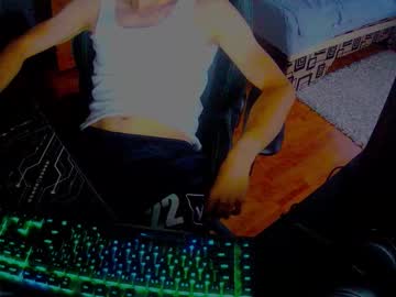 Peanutmikk Chaturbate stream image from August 18, 2025