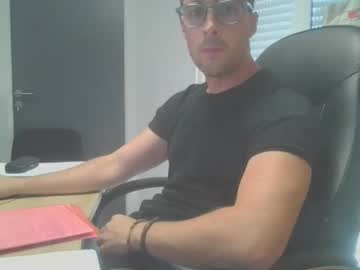 Toinouillou9813 Chaturbate stream image from August 18, 2025