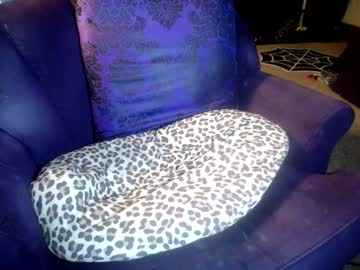 Farrahfindom Chaturbate stream image from August 18, 2025