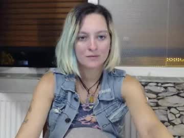 Blossomtiffany Chaturbate stream image from August 18, 2025