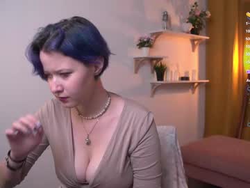 Bluebeell Chaturbate stream image from August 18, 2025