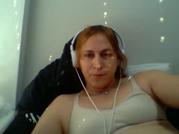 Chewygummy Chaturbate stream image from August 18, 2025