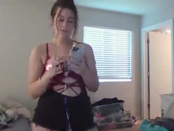 Littlemissvelvet Chaturbate stream image from August 18, 2025